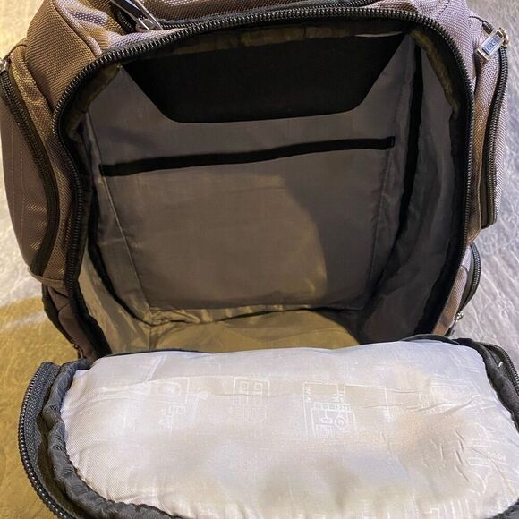 Ogio Backpack Gambit Pack Back/Silver - Picture 9 of 11